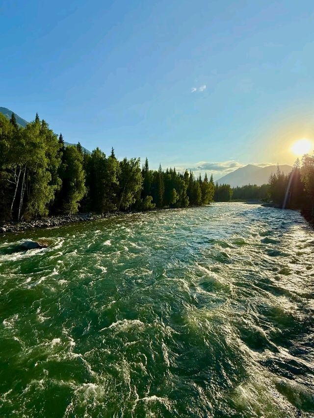Golden Leaves, Crystal Lakes: The Colors of Altay