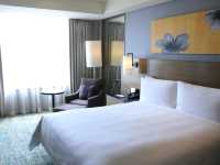 Dive into Luxury at Renaissance Johor Bahru! đđš