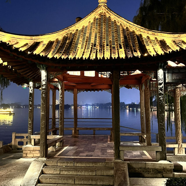 **🌙 Daming Lake Night Walk — The Most Romantic Way to End a Jinan Day 💕**