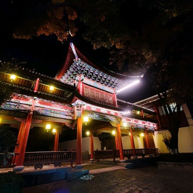 Lijiang Weekend Itinerary: Ancient Town Vibes & Epic Snow Mountain Views 🏔️✨ Lijiang Weekend Itinerary: Ancient Town Vibes & Epic Snow Mountain Views 🏔️✨