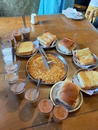 Vohuman Cafe プネー市のイラン風カフェ