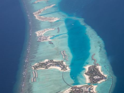 モルディブの海に浮かぶ癒しのリゾート、絶景と透明な海。 | Trip.com