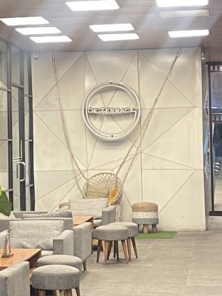 步行尋找Jember市的晚間飲食場所