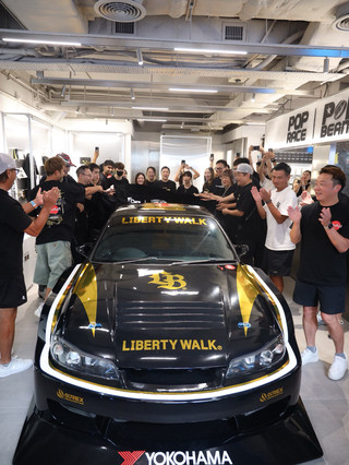 🏎️【JDM魂爆發!POP RACE × LIBERTY WALK旗艦店大坑開幕】改裝教父加藤涉親臨+限定模型車+工業風咖啡空間JDM車迷注意!日本改裝界殿堂級品牌LIBERTY WALK聯乘香