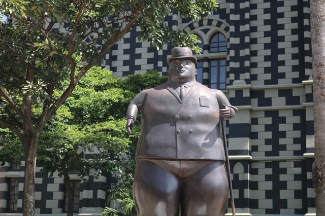 Discover Botero´s art in Medellin 🎨🔍