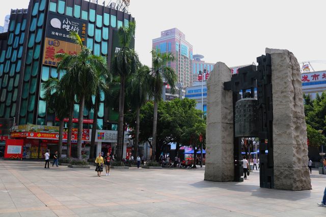 Shenzhen's Walking Street and People's Park🌳