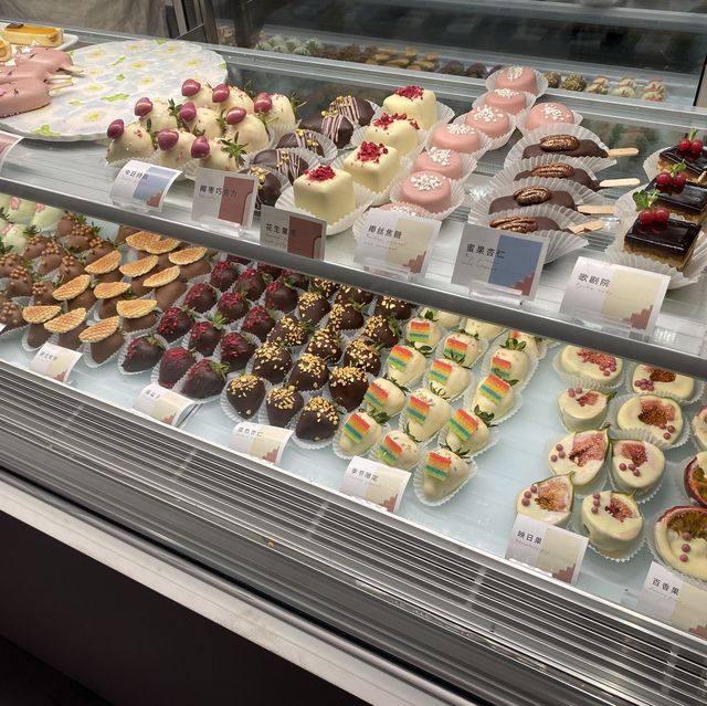 Satisfy your sweet tooth! ✨