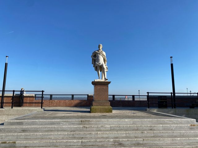 Embracing Hull's Coastal Beauty 🌊🌅