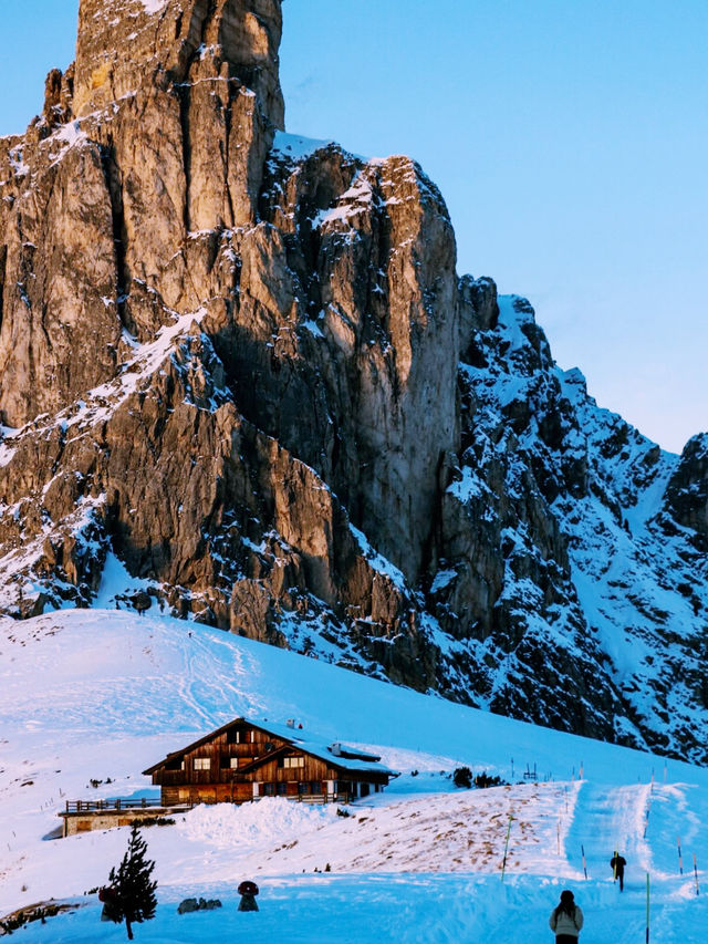 🎒🏔️ Backpacker Essentials for the Dolomites — Travel Smart, Travel Light!
