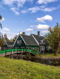 🌾 Zaanse Schans: A Living Museum of Dutch Windmills and Craftsmanship 🌬🇳🇱