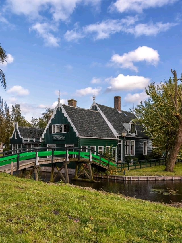 🌾 Zaanse Schans: A Living Museum of Dutch Windmills and Craftsmanship 🌬🇳🇱