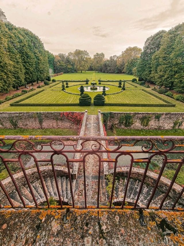 Château de Fléchères: A Baroque Gem in the Heart of Beaujolais