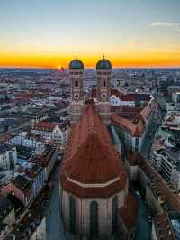 🍺🏛️ “Bavarian Heartbeat: A Classic Day in Munich” 🇩🇪