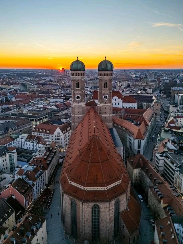 🍺🏛️ “Bavarian Heartbeat: A Classic Day in Munich” 🇩🇪