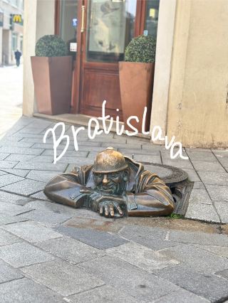 Thưởng thức các quán cà phê ở Bratislava, cách Vienna một giờ ☕️