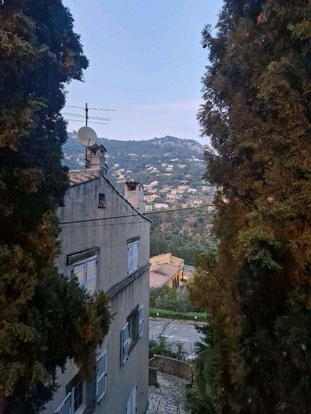 Here are the top 10 places you must visit in south of France 🧭🇫🇷✨️ Here are the top 10 places you must visit in south of France 🧭🇫🇷✨️