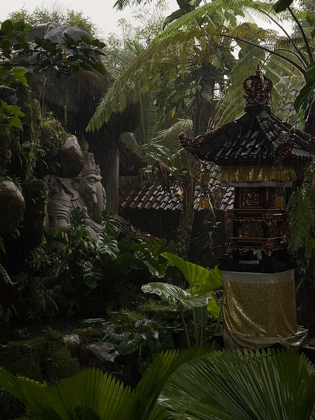 Потрясающий отель в самом сердце джунглей Убуда