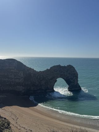 杜德爾門（Durdle Door）—— 多塞特郡的標誌性海岸奇觀。