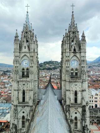 🇪🇨 Quito, Ecuador: A Magical City in the Andes 🏔️✨