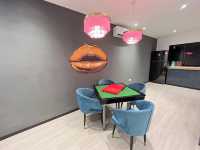 Discover a commercial art-themed homestay.