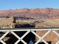 美國｜橫跨在科羅拉多河上的Navajo大橋真壯觀