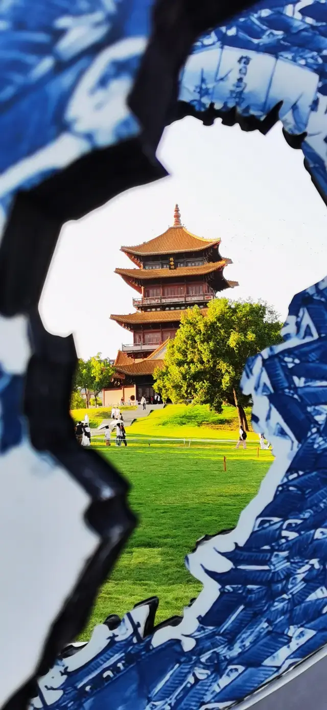 Longzhuge: The emblem of Jingdezhen