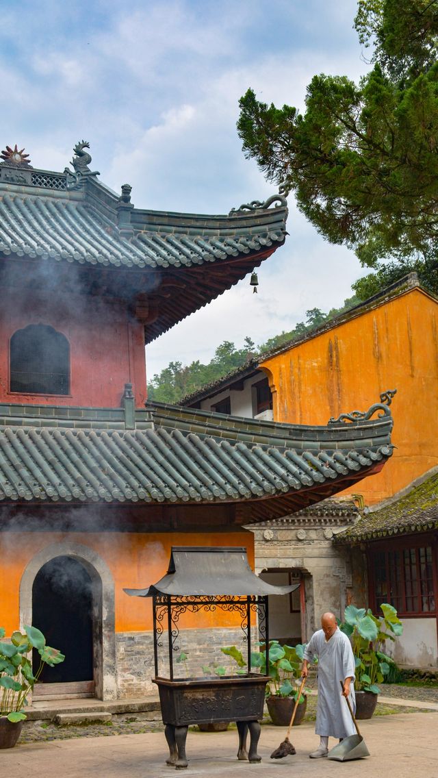 在天台發現了一座免門票的超美寺廟～