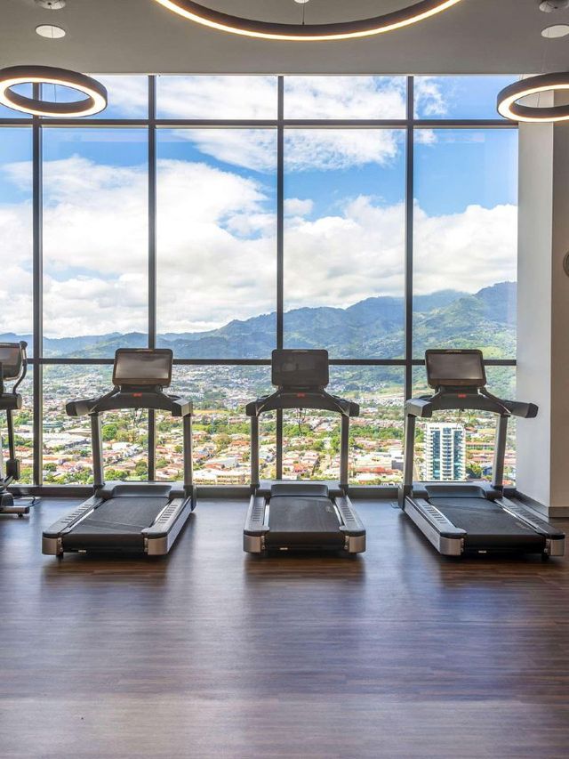 🌟 San Jose Sojourn: Chic Stays at Hilton La Sabana 🌟