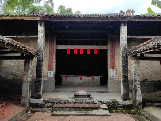 廣西平南新埠屯讚緒公祠。