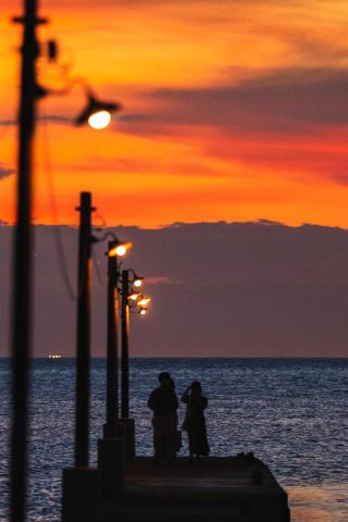 Stroll along the Funabashi Bridge and enjoy a leisurely time by Tokyo Bay