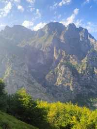 🌄 Escape to Spain’s Hidden Alps: Picos de Europa! 🌿
