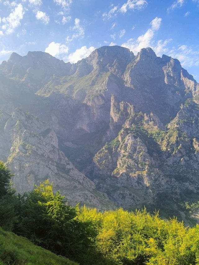 🌄 Escape to Spain’s Hidden Alps: Picos de Europa! 🌿