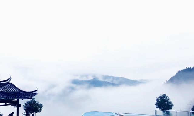來楓香瑤寨，打卡山頂無邊際泳池