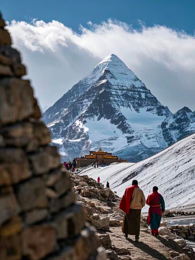 踏上轉山的旅程，向着岡仁波齊這座神聖的山峰