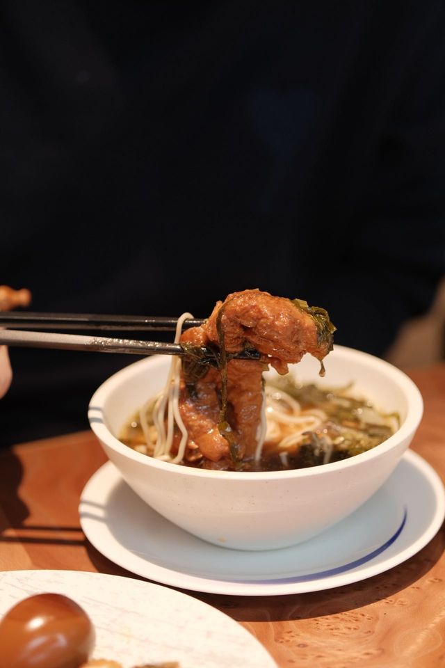 嗲到爆！入住老電影裡的摩登情調