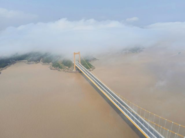 在岱山島躺進海邊的圓形帳篷屋裏