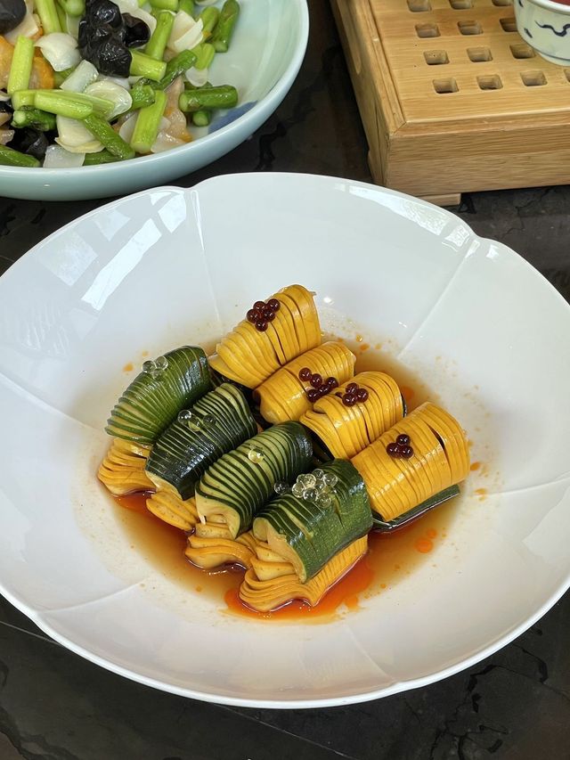 西安！喺充滿春意嘅湖畔中餐廳