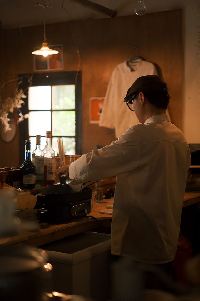 昭和時代嘅棕調瀰漫成間咖啡店