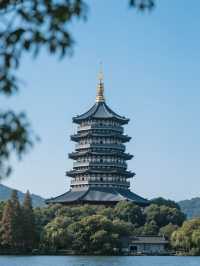 登上西湖雷峰塔，感受千年白蛇傳說的魅力！