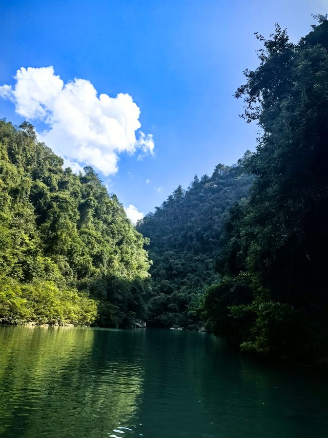 荔波大小七孔全景遊，坐船穿越峽谷超愜意！