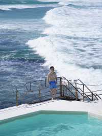 海浪在左邊、泳池在右邊、自由在眼前 