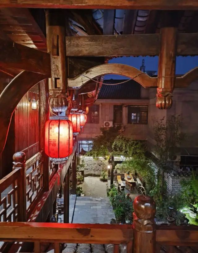 《芙蓉鎮懸園觀景庭院民宿：古色古香院落裡，沉浸式體驗土家風情》
