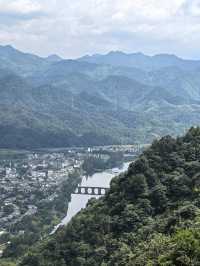 探秘齊雲山絕壁仙境