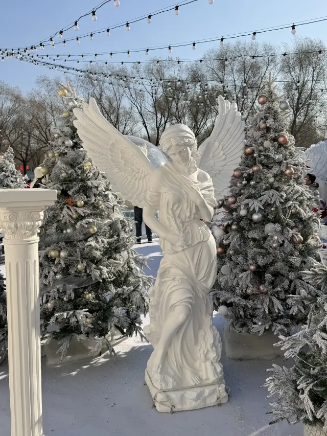 This is truly Harbin!! The Christmas atmosphere is absolutely amazing!