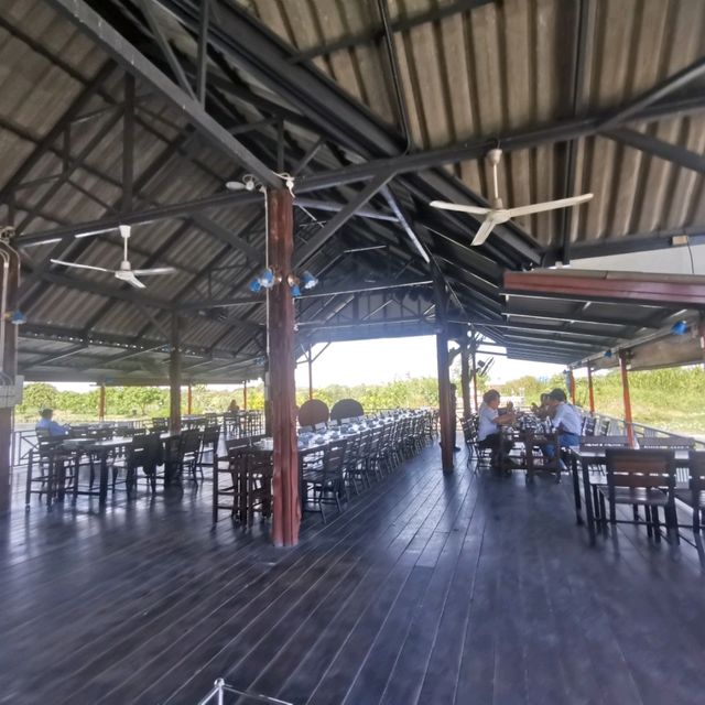 บึงมารวย​ ร้านอาหารกลางบึง​ เส้นบางนา​กทม