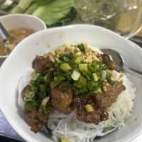 每一天都爆滿的越式煎餅小吃店