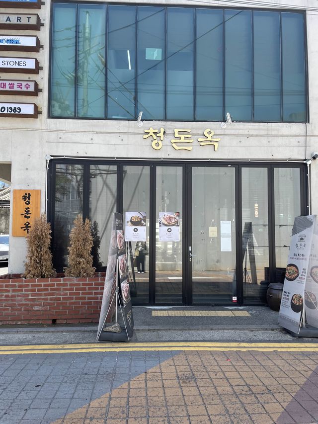 【弘大】一人焼肉できる！最高熟成肉🇰🇷チョンドンオク