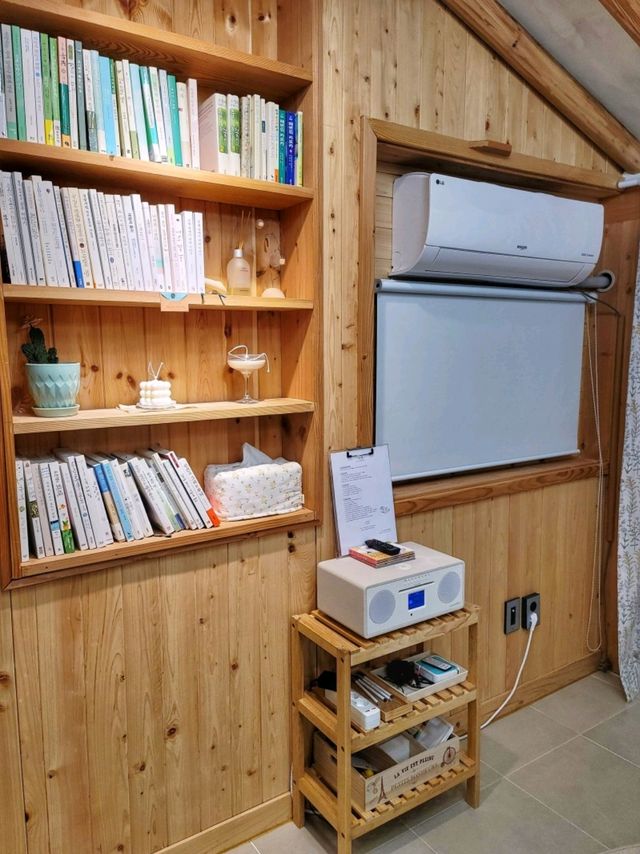 오늘만은 책읽는 문학소녀! 북스테이 아담📕📚