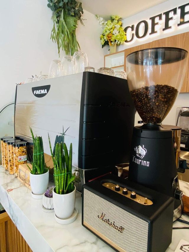 Coffee Hut 