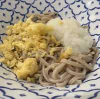 福岡・博多。福岡の人気老舗うどん『牧のうどん』が博多バスターミナル でも食べられます。